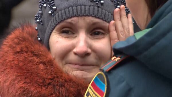 Родственники горняков приехали на шахту в Донецке, где произошел взрыв