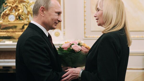 Президент РФ В.Путин поздравил всех женщин России с Международным женским днем