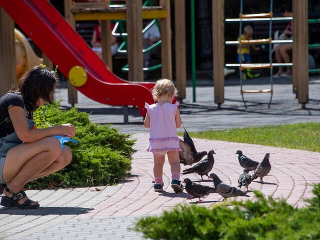 В Ханты-Мансийске проверили детские площадки