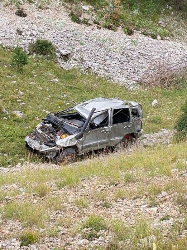 В Крыму машина с пассажирами упала с горы, есть жертвы - фото В Крыму машина с пассажирами упала с горы, есть жертвы - фото