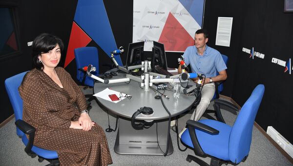 Елена Проценко и Андрей Матюхин в студии радио Спутник в Крыму