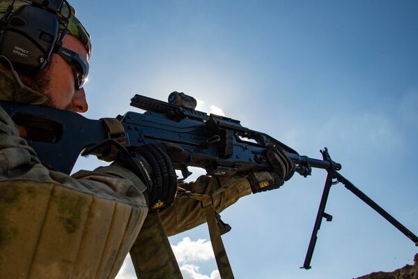 В Крыму прошел первый открытый чемпионат республики Крым по армейской тактической стрельбе из пулемета Калашникова.