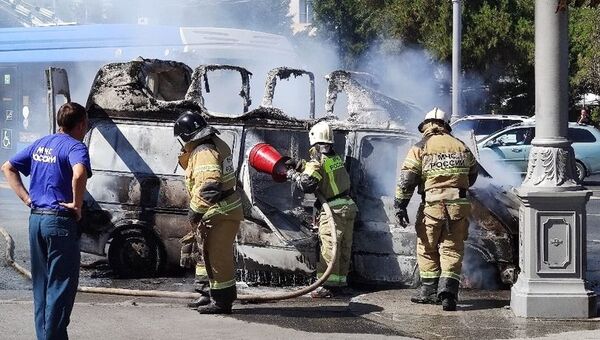 В Севастополе сгорел микроавтобус
