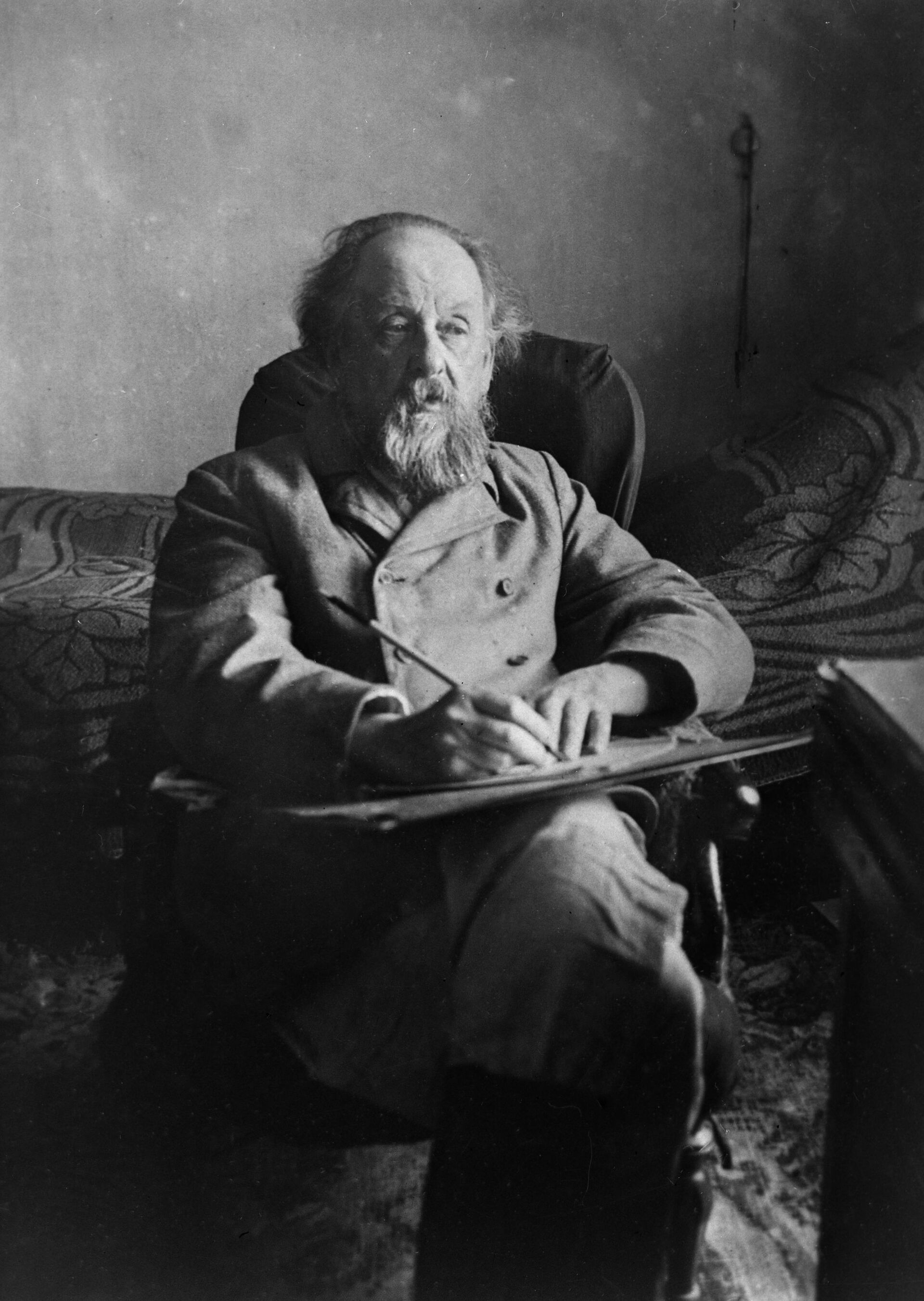 Константин Эдуардович Циолковский (1857-1935), русский и советский учёный, основоположник теории межпланетных сообщений, автор крупнейших открытий в ракетной технике дома за работой. Город Калуга. Константин Эдуардович Циолковский (1857-1935), русский и советский учёный, основоположник теории межпланетных сообщений, автор крупнейших открытий в ракетной технике дома за работой. Город Калуга. - РИА Новости, 1920, 11.08.2021