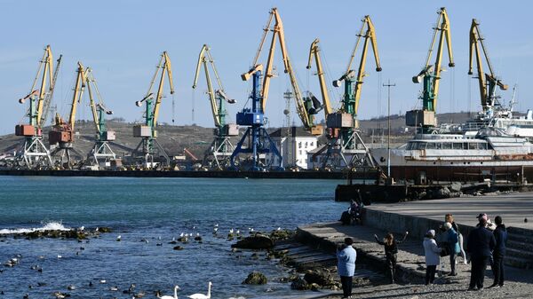 Феодосийский морской торговый порт. 