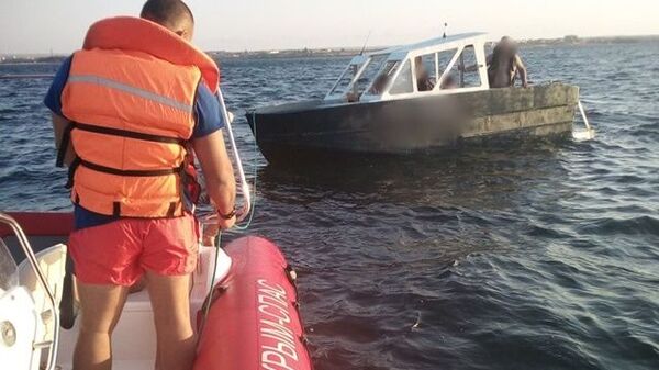 В Крыму лодку с людьми унесло в открытое море