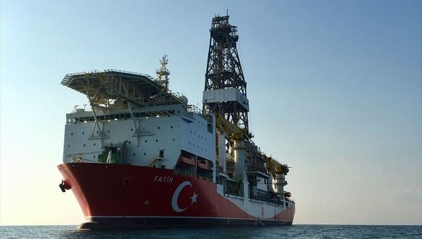 Турецкое буровое судно Fatih