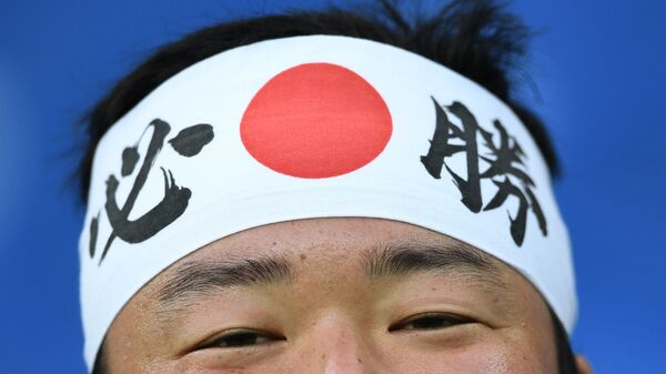 Болельщик сборной Японии перед матчем 1/8 финала чемпионата мира по футболу между сборными Бельгии и Японии