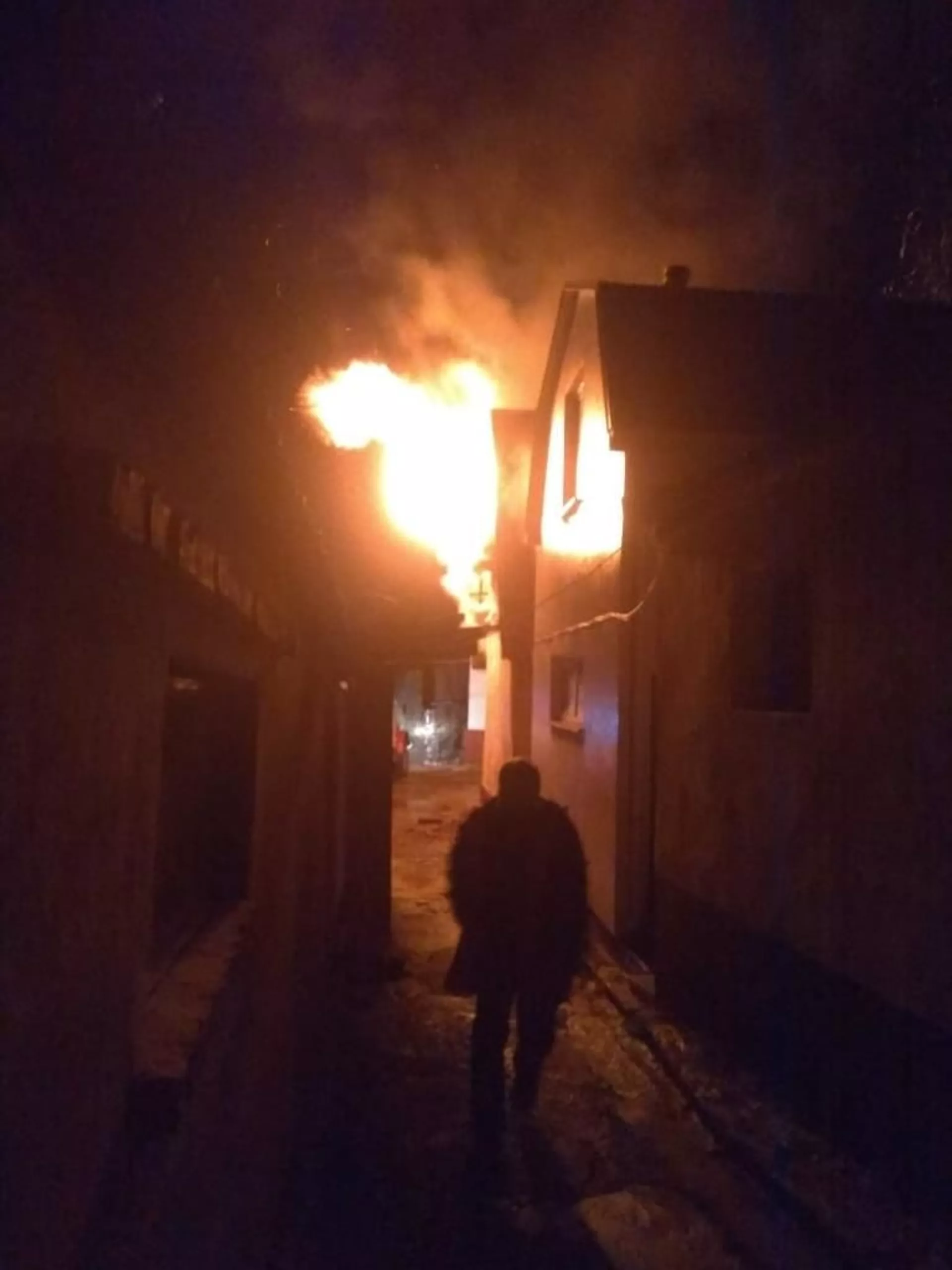 Тушим пожар, мы в шоке!: в Крыму горит Кизилташский монастырь - фото - РИА Новости, 1920, 13.11.2020