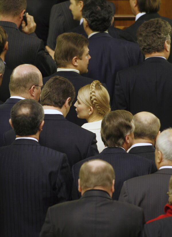Лидер БЮТ Юлия Тимошенко (в центре) во время заседания Верховной Рады Украины. 