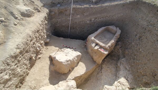 На территории воинской части рядом с Херсонесом нашли древние склепы