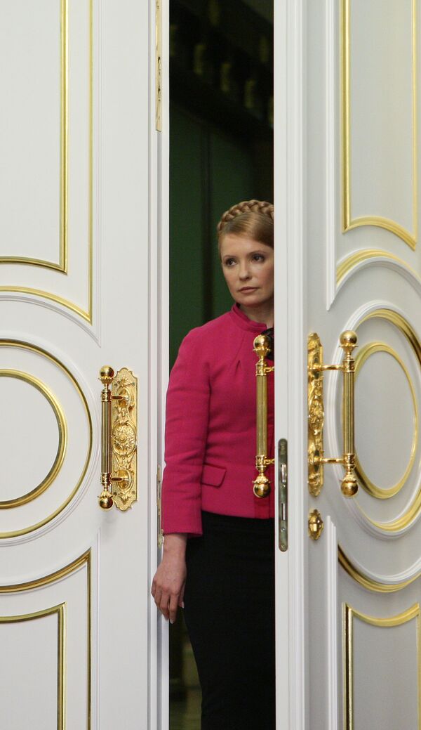 Премьер-министр Украины Юлия Тимошенко перед началом церемонии подписания документов о возобновлении поставок российского газа через территорию Украины европейским потребителям. Церемония подписания состоялась в Доме правительства РФ.