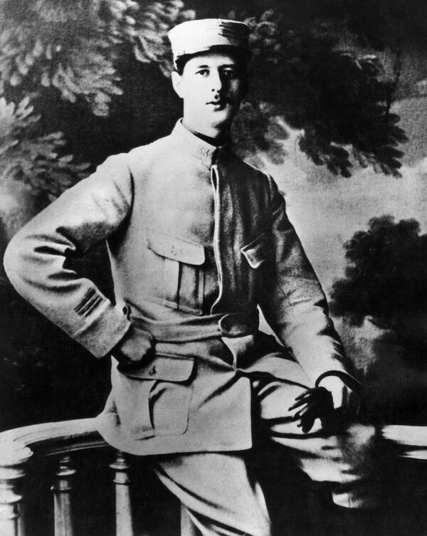  Фотография сделана в 1915 году в Аррас-де-Шарль-де-Голль, капитаном 33-го пехотного полка.