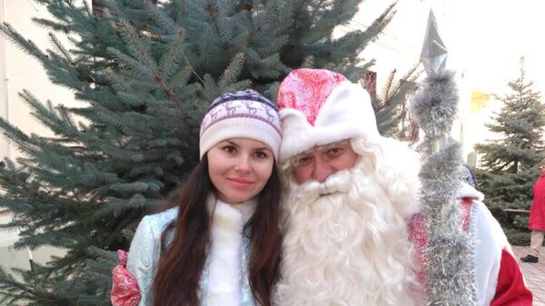 Крымский Дед Мороз Виктор Степанов со своей Снегурочкой