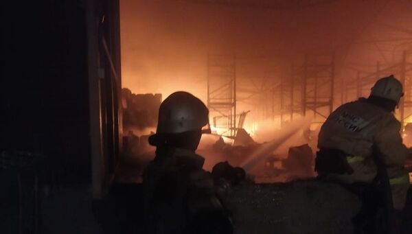 Тушение пожара на складе канцтоваров в Симферополе