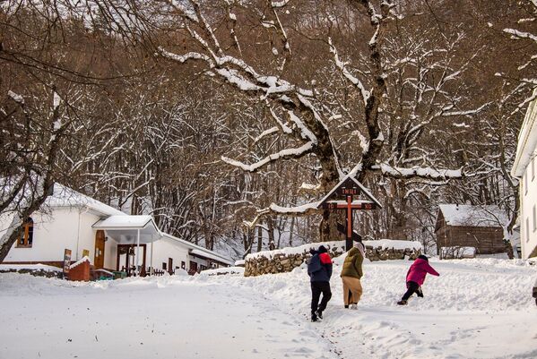 Снега в этом году выпало сантиметров 30. В засушливом Крыму будет вода!