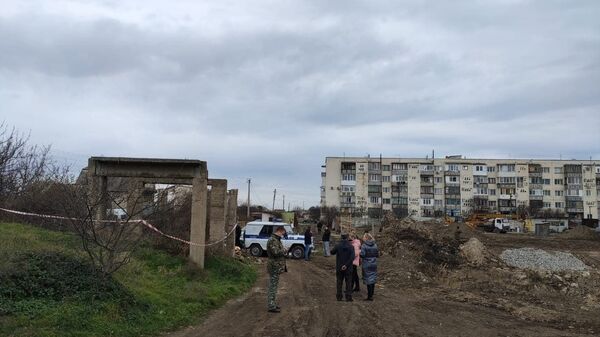 Место гибели подростка под плитами заброшенного строительства в Севастополе