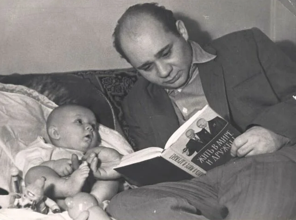 Евгений Леонов с сыном Андрюшей Евгений Леонов с сыном Андрюшей