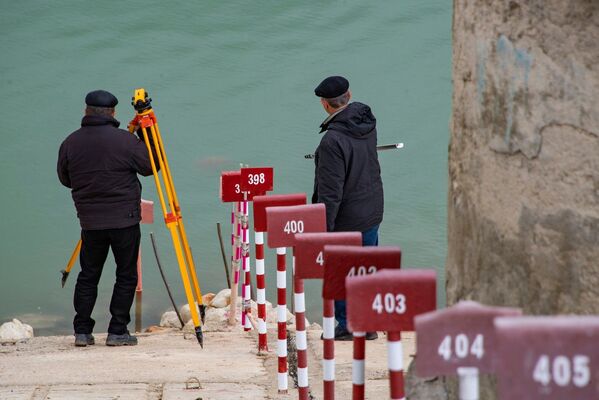 Измерение уровня воды на Аянском водохранилище