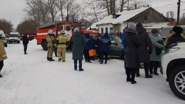 На Алтае под упавшим с крыши снегом погибли четыре человека