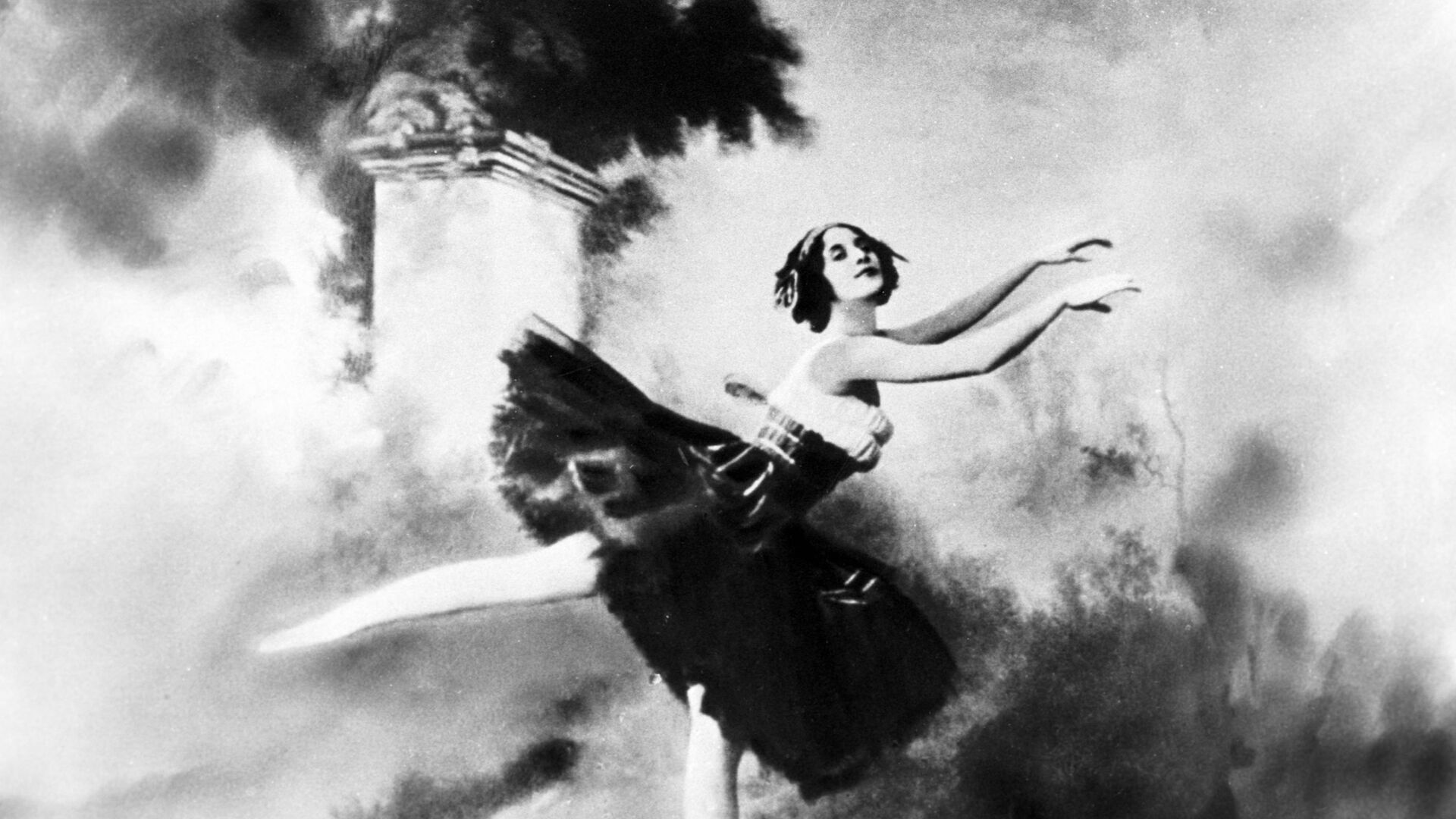 Анна Павлова (1881-1931), русская артистка балета, одна из величайших балерин XX века. Кадр из фильма Лондонский концерт - РИА Новости, 1920, 12.02.2023