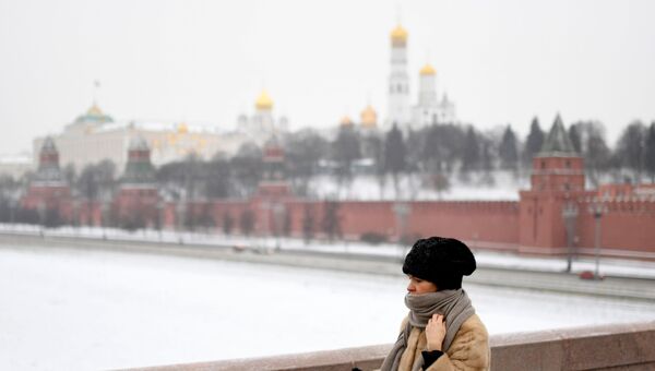Девушка на одной из улиц в Москве