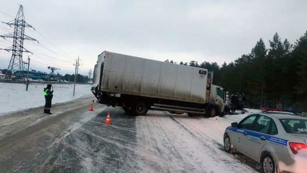 ДТП с участием грузовика и легкового автомобиля в Самарской области