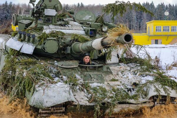  Женские танковые экипажи Кантемировской дивизии провели боевые стрельбы 