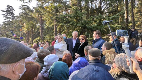 Встреча общественности с главой республики Крым Сергеем Аксеновым в Форосском парке