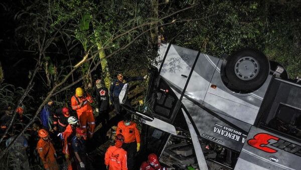 Почти тридцать человек погибли в Индонезии в ДТП с автобусом