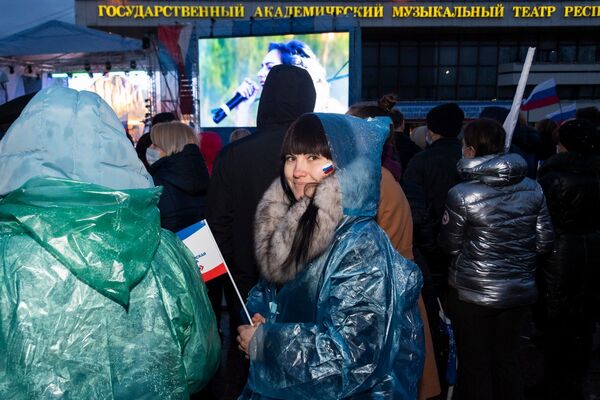 18 марта Крым и Севастополь отметили седьмую годовщину воссоединения с Россией.
На фото: концерт в Симферополе.