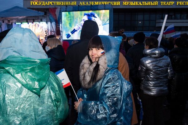 18 марта Крым и Севастополь отметили седьмую годовщину воссоединения с Россией.
На фото: концерт в Симферополе. 18 марта Крым и Севастополь отметили седьмую годовщину воссоединения с Россией.
На фото: концерт в Симферополе.