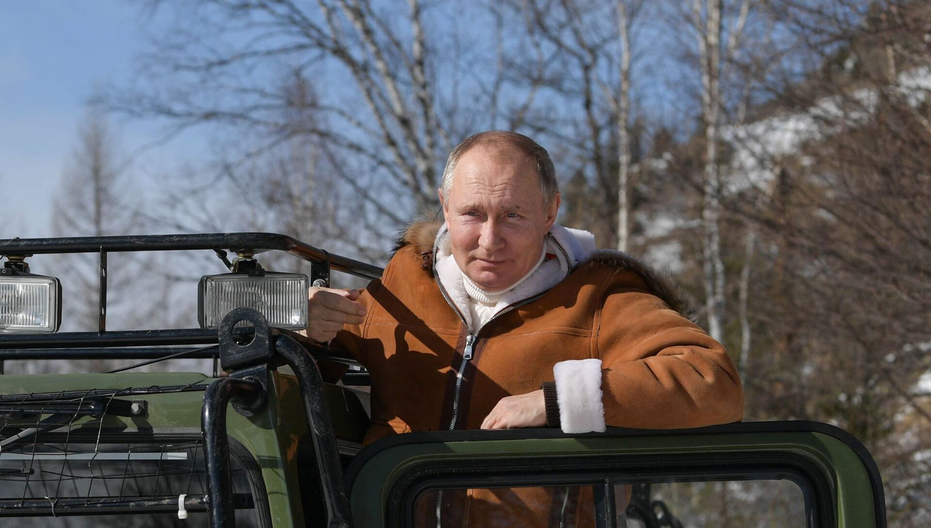 Путин на вездеходе в тайге