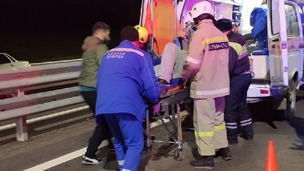 Водителя Газели зажало в машине в ДТП на Тавриде - фото Водителя Газели зажало в машине в ДТП на Тавриде - фото