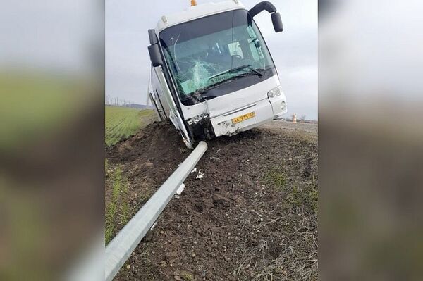 В Краснодарском крае автобус с детьми врезался в опору ЛЭП В Краснодарском крае автобус с детьми врезался в опору ЛЭП