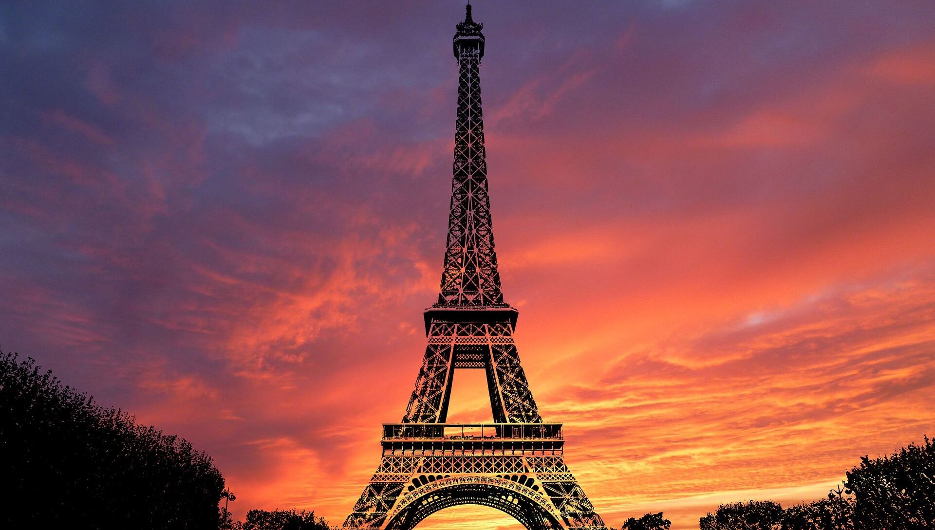 Париж и башню