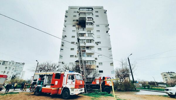 В Севастополе из горящей квартиры спасли четверых