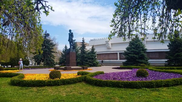 цветы на площади Нахимова в Севастополе цветы на площади Нахимова в Севастополе