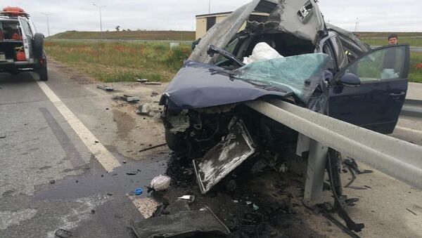 В Симферополе иномарка влетела в отбойник, водитель погиб