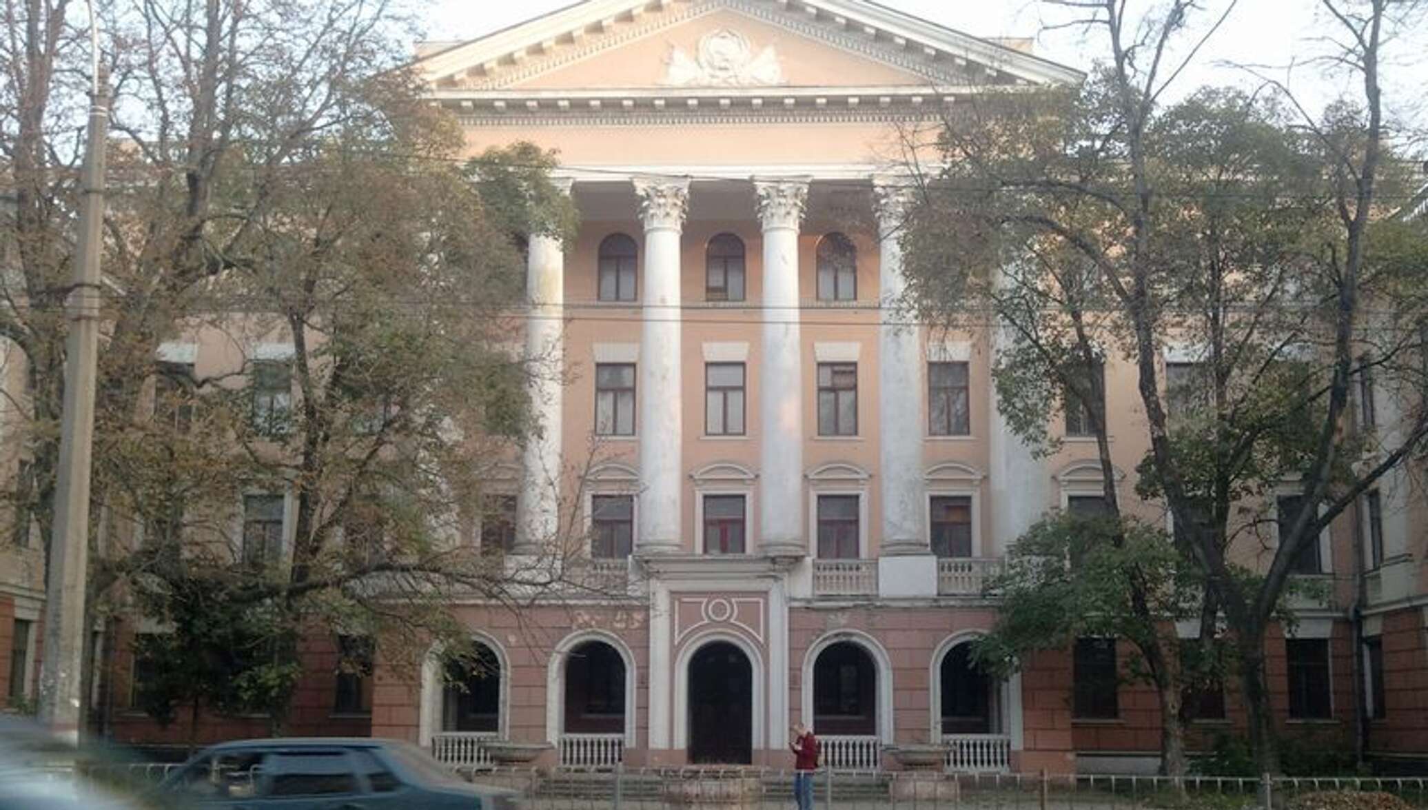 Здание института Минеральных ресурсов в Симферополе