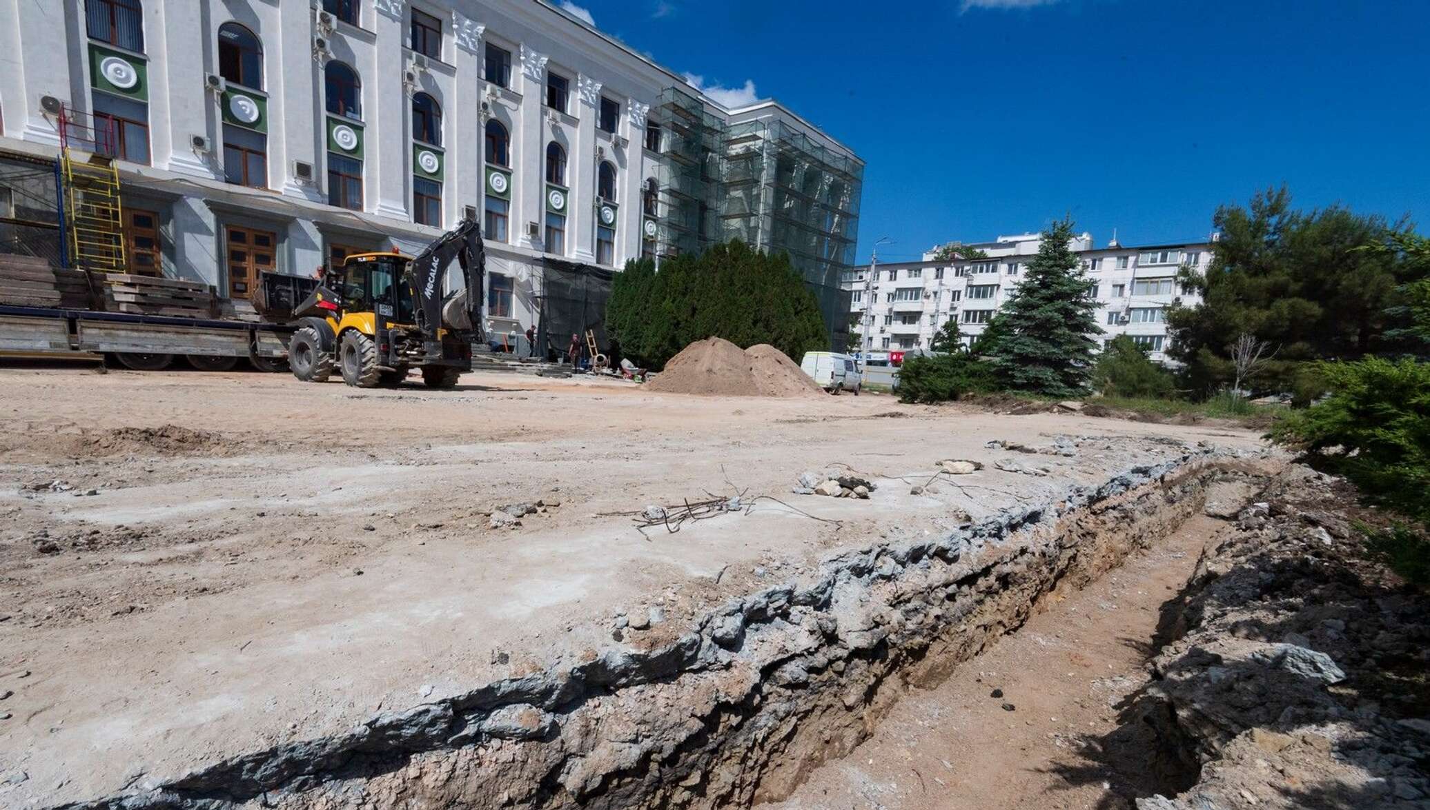 Правила благоустройства крым. Площадь Ленина Симферополь благоустройство. Центральная площадь Крыма. Современное благоустройство Крым. Площадь Ленина Симферополь 2022.