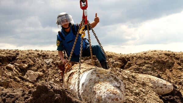 пиротехники Специального морского отряда ГУ МЧС России по РК во время работ по разминированию в Крыму пиротехники Специального морского отряда ГУ МЧС России по РК во время работ по разминированию в Крыму
