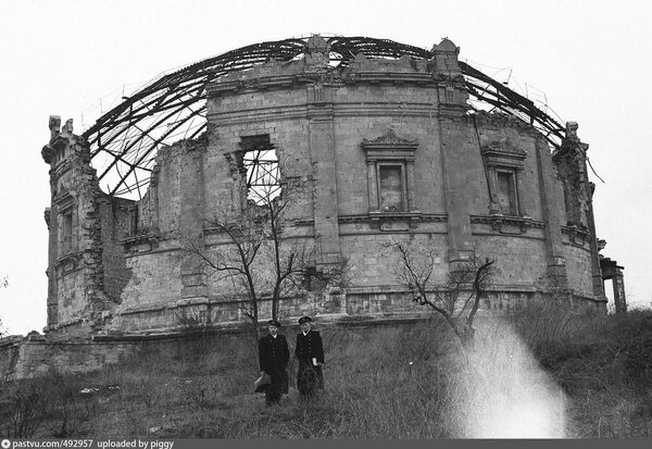 Разрушенное здание Севастопольской панорамы. Фото Л.А.Кудельского, 1948 г Разрушенное здание Севастопольской панорамы. Фото Л.А.Кудельского, 1948 г