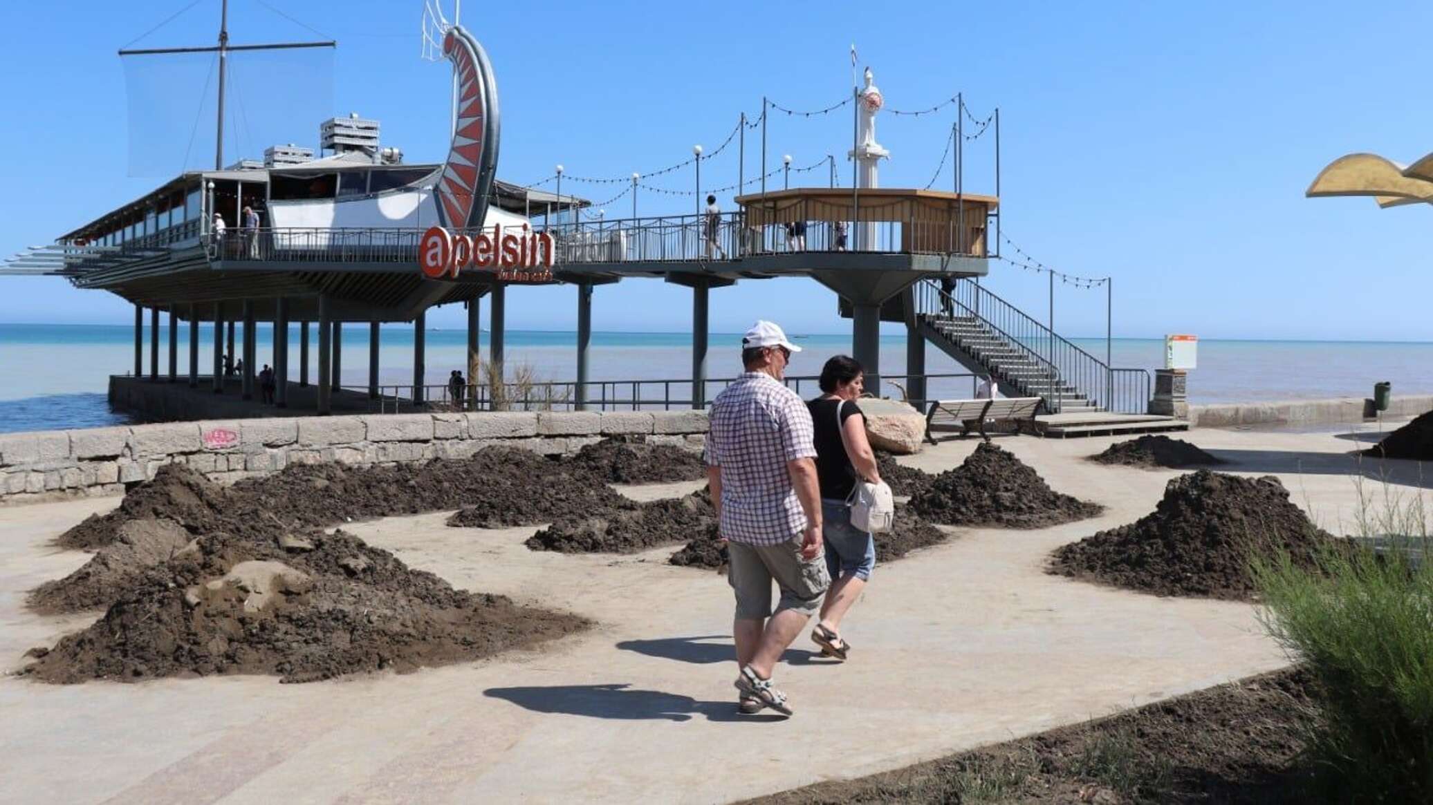 Обстановка в ялте сейчас. Ялта набережная сейчас. Море в Ялте сейчас. Потоп в Ялте 2021. Крым сейчас фото.