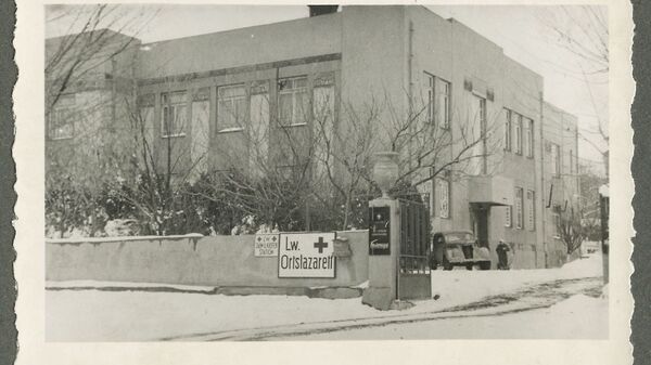1-я Советская больница, превращенная в немецкий лазарет. 1942 г. Фото из альбома немецкого военного