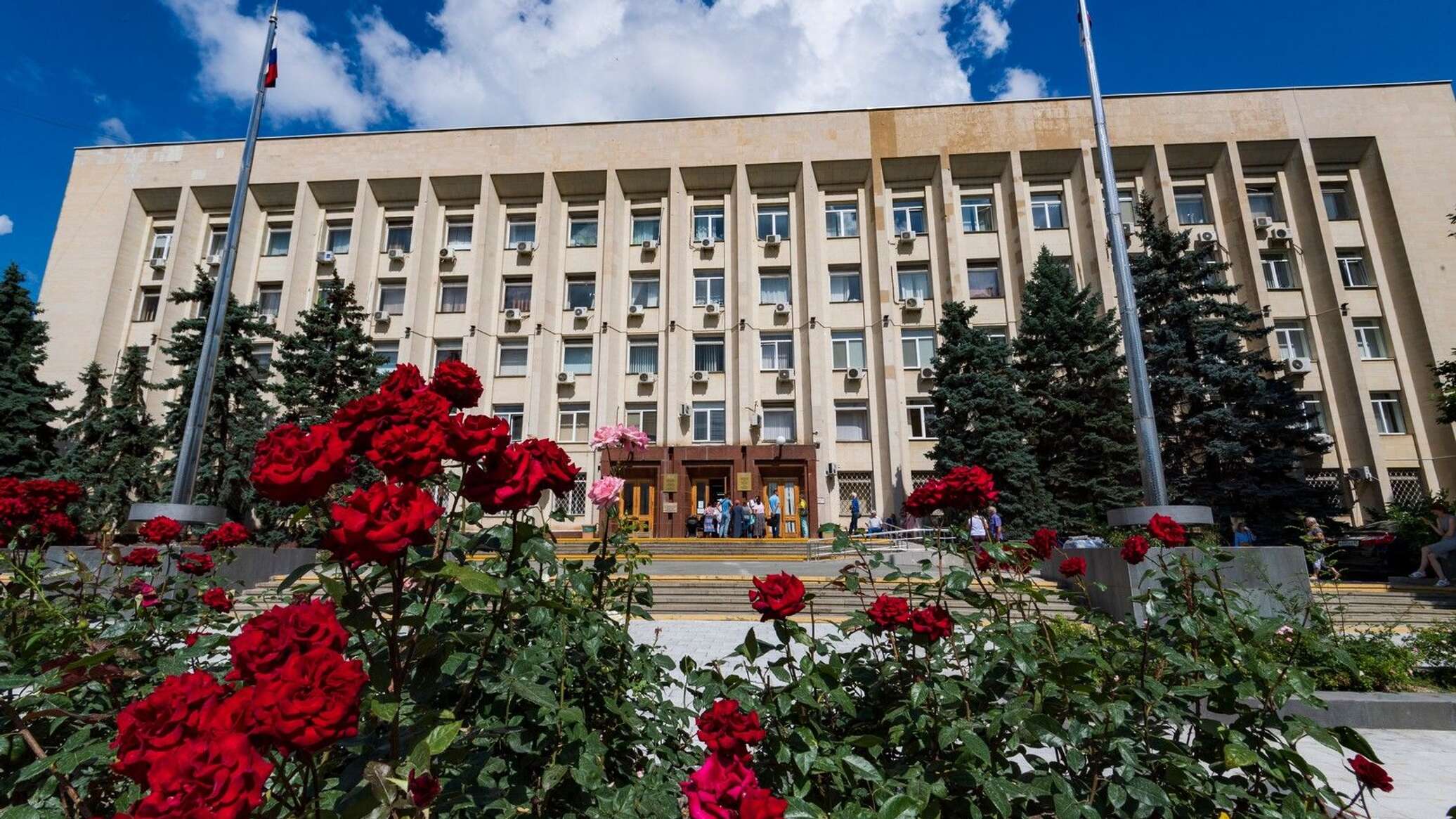 Симферопольский р н. Администрация города Симферополя. Горсовет Симферополь. Симферополь здание горсовета. Администрация Симферопольского района.