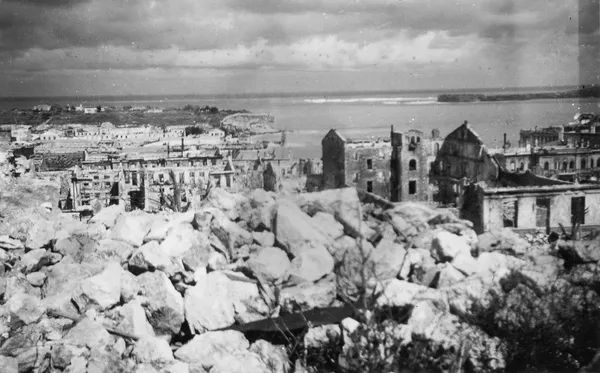 Руины Севастополя. Июль 1942 г. Руины Севастополя. Июль 1942 г.
