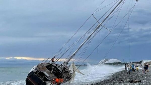 Парусная яхта потерпела крушение у берегов Сочи