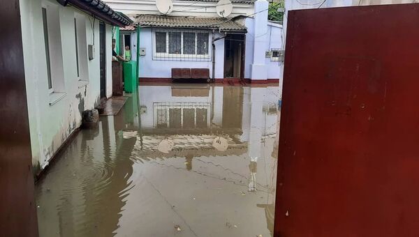 В Саках на ул. Курортная затопило частный дом
