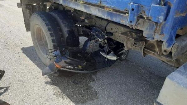 Несовершеннолетний мопедист погиб под колесами грузовика в Крыму